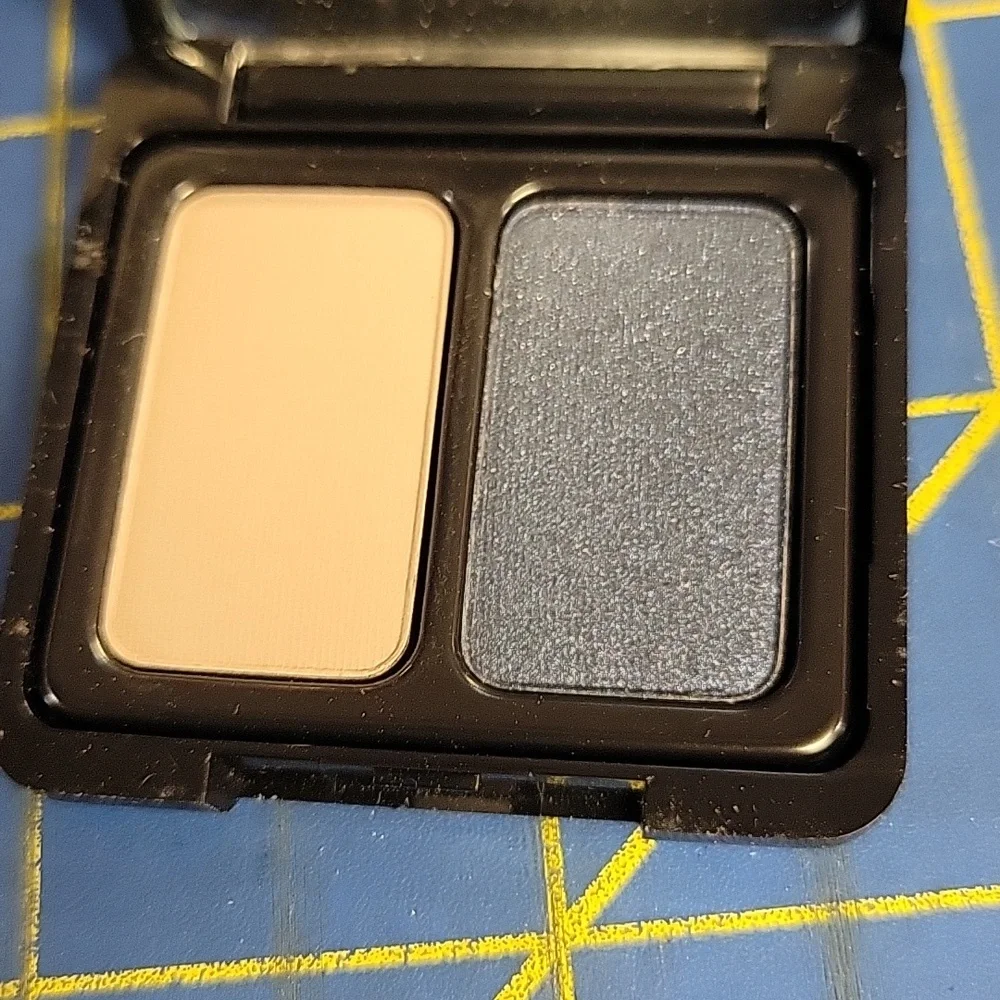 Japonesque Velvet Touch Eye Shadow Duo - 05 Teinte Duo  New In Box